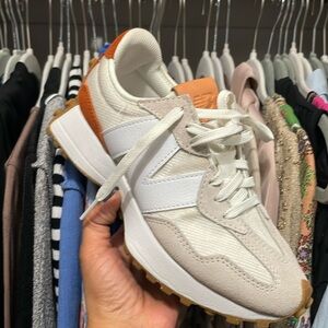 New Balance 327 sneakers 👟 sea salt/rust oxide color size US 6
